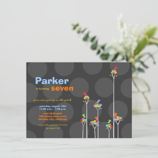 お洒落な色は鳥の木の子供の第7誕生日に点を打ちます 招待状 (スタンド正面)