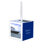 お洒落な遊航船の弓パーソナライズな日付がついた キューブオーナメント (裏面アングル)