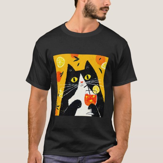 お洒落にオレンジジュースを飲む猫 Tシャツ (正面)