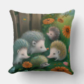 お洒落ハリネズミ一家が庭でピクニックをする クッション (正面)