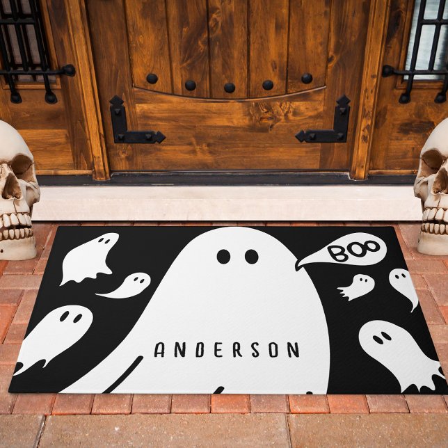 お洒落幽霊名前をカスタムする ドアマット (The perfect door mat to greet guests and Trick-or-Treaters this Halloween.)