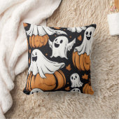 お洒落幽霊遊がハロウィーンのカボチャの中に クッション (ブランケット)