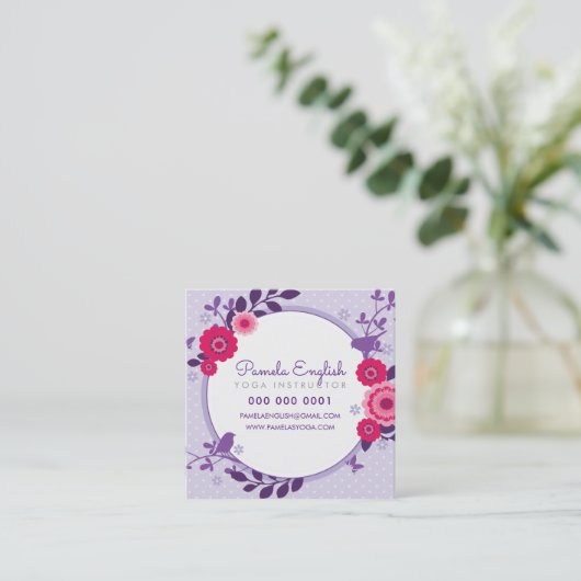お洒落植物かわいらしフローラリース紫 スクエア名刺 (スタンド正面)