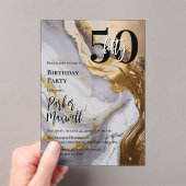 お洒落金ゴールド | ホワイトマーブルモダン50誕生日パーティー アクリル招待状 (インサイチュ (ポータブル))
