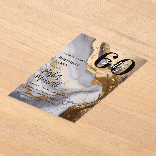 お洒落金ゴールド | ホワイトマーブルモダン60誕生日パーティー アクリル招待状 (レイダウン)