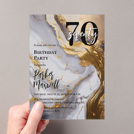 お洒落金ゴールド | ホワイトマーブルモダン70誕生日パーティー アクリル招待状 (インサイチュ (ポータブル))