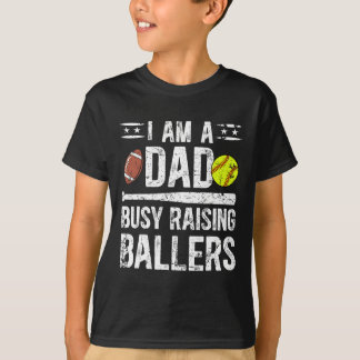 お父さんだもの、子供たちを育てるのに忙しいんだ ソフトボール大好きお父さん Tシャツ