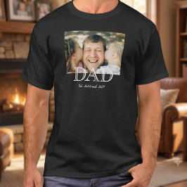 お父さんになった記念日フォト 最小限のデザインの父の日ギフト Tシャツ