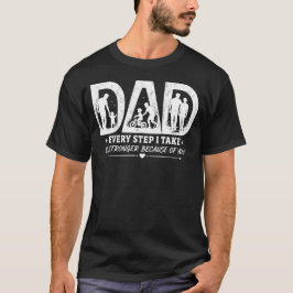 お父さんのおかげで一歩一歩強く歩める T Tシャツ