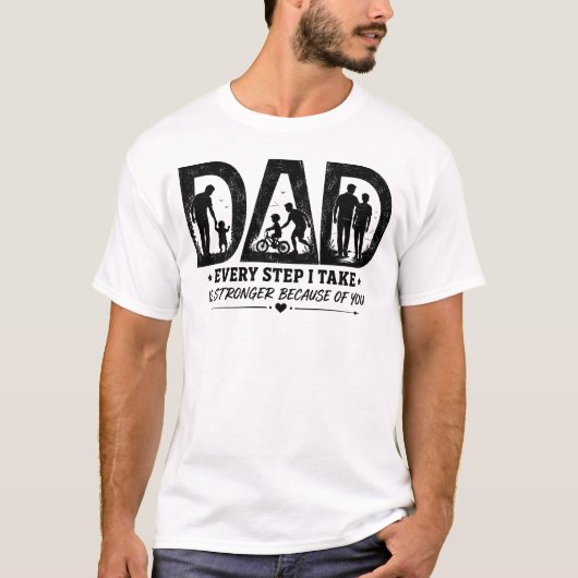 お父さんのおかげで一歩一歩強く歩める T Tシャツ (正面)