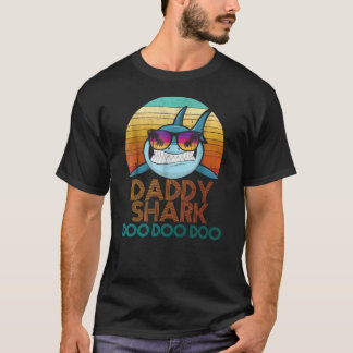 お父さんの鮫のTシャツ。 Doo Doo Dooのティー Tシャツ