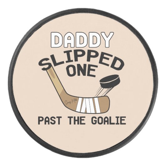 お父さんはおもしろいなゴールキーパーを過ぎて1つをスリップまたは滑ること アイスホッケーパック (正面)