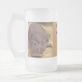 お父さんはタイムアウトのおもしろいなカバのビールのジョッキを必要とします フロストグラスビールジョッキ (左)