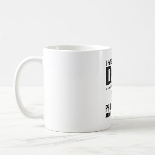 お父さんカメラマン ビンテージ彫刻Tシャツデザイン_1 コーヒーマグカップ (左)