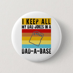お父さんジョークを全部Dad-A-Baseに保存している面白いお父さん 缶バッジ