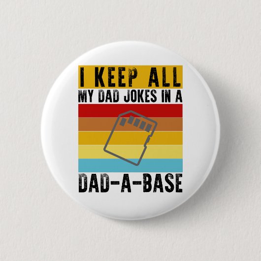 お父さんジョークを全部Dad-A-Baseに保存している面白いお父さん 缶バッジ (正面)
