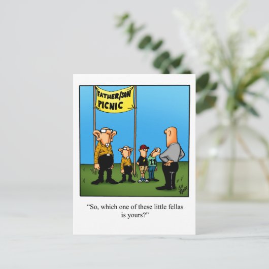 お父笑わされる様/息子のユーモアのはがき ポストカード (スタンド正面)