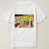 お皿の上の熱々ピザ - 新鮮でおいしい食べ物 Tシャツ (デザイン裏面)