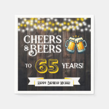 お祝いとビールで65年の素朴な誕生日パーティー