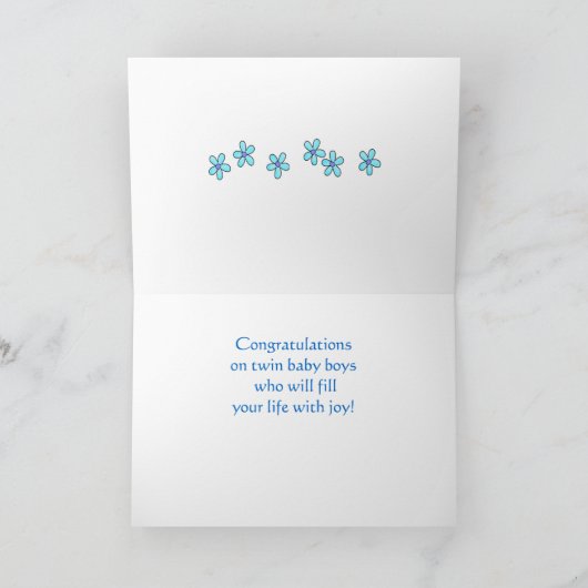 お祝いの対の男の赤ちゃんの青の乳母車 カード (内部)