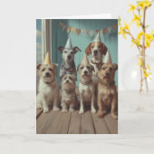 お祝いの帽子をかぶった犬の誕生日パーティー カード (黄色い花)