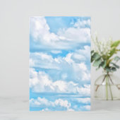 お祝いの幸せで明るい雲の背景 便箋 (スタンド正面)