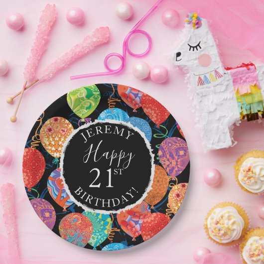 お祝いの誕生日の気球は名前および年齢を加えます ペーパープレート (パーティー)