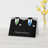 お祝いを結婚している氏および氏2新郎 カード (黄色い花)