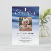 お祝い・オブ・ライフ・ネイビーグラデーションブルー写真葬儀 招待状 (スタンド正面)