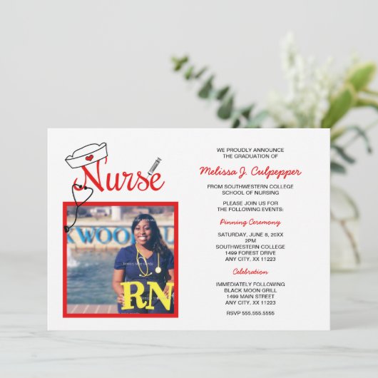 お祝い/赤をピンで止めるナースの写真の卒業 招待状 (スタンド正面)