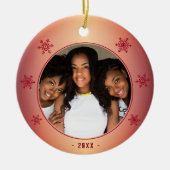 お祭りレッドメタリック雪の結晶ファミリーフォト セラミックオーナメント (正面)
