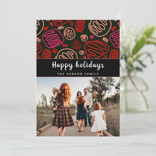 お祭り気分を高める 赤いワンラインアートのクリスマス家族写真 シーズンカード (スタンド正面)