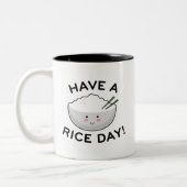 お米の日を過ごす ツートーンマグカップ (左)