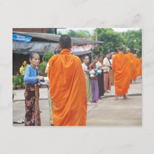 お米を僧侶に移す ポストカード (正面)