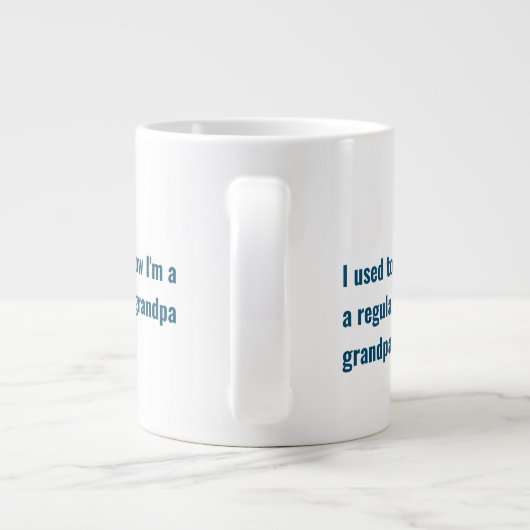 お素晴らしじいちゃん家族の写真 ジャンボコーヒーマグカップ (裏面)
