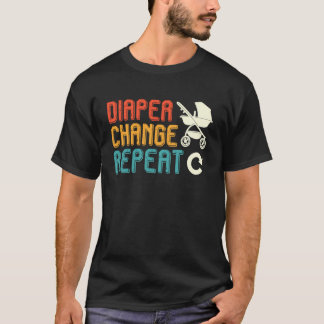 お腹の父さん おむつ交換は繰り返す 楽しいパパになる Tシャツ