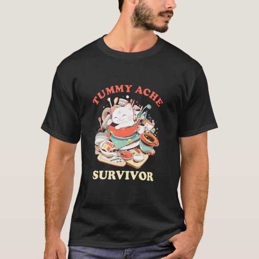 お腹の痛みに打ち勝った猫のミーム Tシャツ (正面)