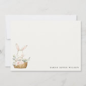 お花のバスケットの可愛いウサギ 子供の誕生日 ノートカード (正面)