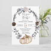 お花の飾られたパンプキンの秋の感謝祭の食事 招待状 (スタンド正面)