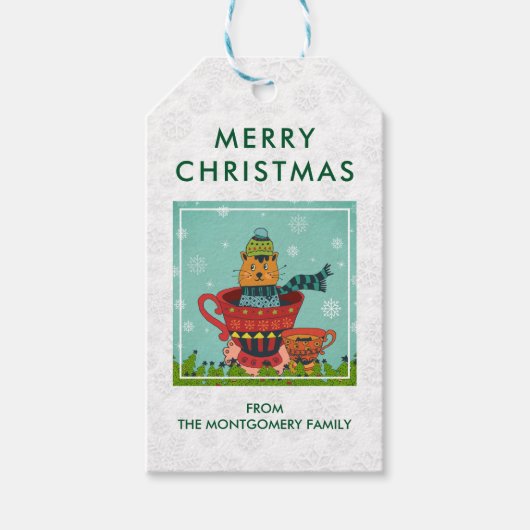 お茶お洒落の上に座ってクリスマスに楽しむ猫 ギフトタグ (正面)