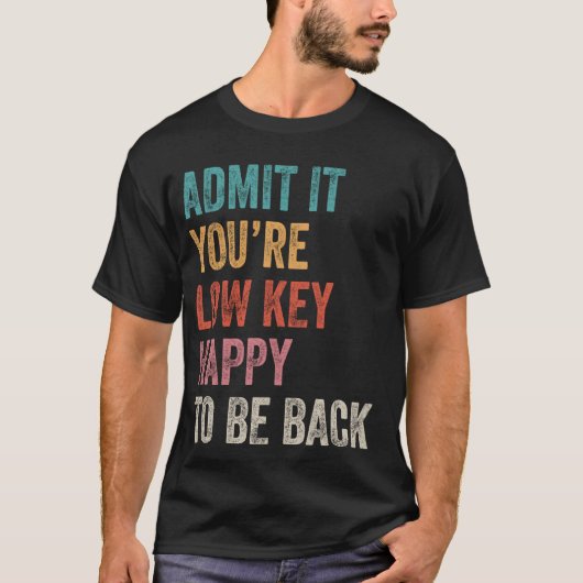 お茶に戻って幸せになれる低鍵を認めおもしろいる Tシャツ (正面)