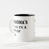 お茶のカップにおばあちゃんのハグバレンタインおばあちゃん ツートーンマグカップ (正面左)