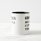 お茶のカップにおばあちゃんのハグバレンタインおばあちゃん ツートーンマグカップ (中央)