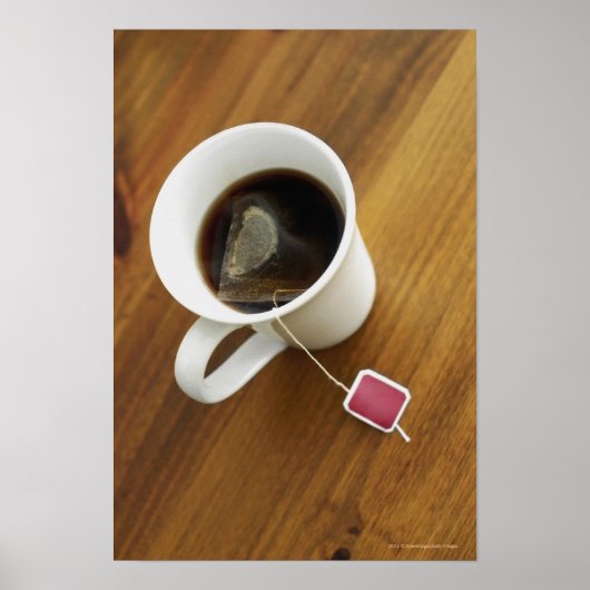 お茶のカップの高角度ビュー ポスター (正面)