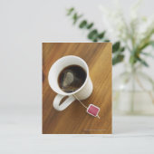 お茶のカップの高角度ビュー ポストカード (スタンド正面)