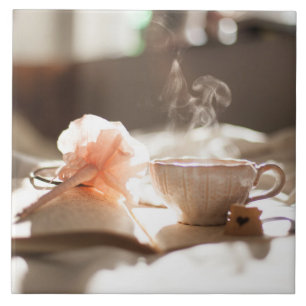 お茶の時間と良い本 タイル