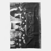 お茶の時間を持つウェルシュの魔女 キッチンタオル (縦)