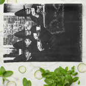 お茶の時間を持つウェルシュの魔女 キッチンタオル (折り畳み)