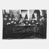 お茶の時間を持つウェルシュの魔女 キッチンタオル (横)