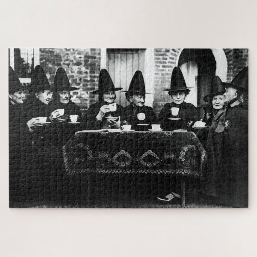 お茶の時間を持つウェルシュの魔女 ジグソーパズル (横)